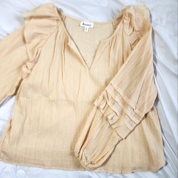 Vici Tops - NWOT Vici linen Ruffle blouse